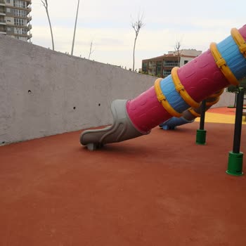 İzmir Büyükşehir Belediyesi Körfez Evlerinde Tehlikeli Park