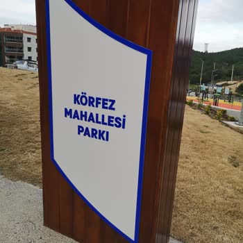 İzmir Büyükşehir Belediyesi Körfez Evlerinde Tehlikeli Park