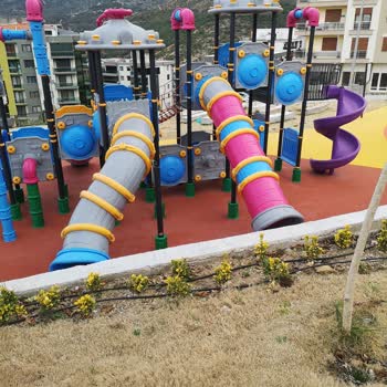 İzmir Büyükşehir Belediyesi Körfez Evlerinde Tehlikeli Park