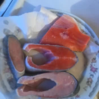 BİM Kalite Kontrol Eksikliği: Farklı Renklerde Somon