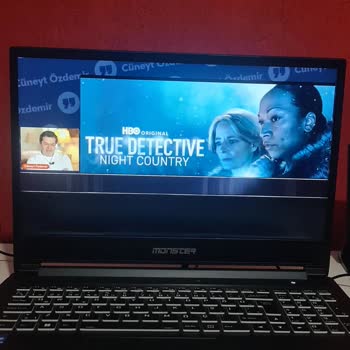 Monster A5 V16.7 Laptopun Ekranı Birden Gitti Yarısını Göremiyorum