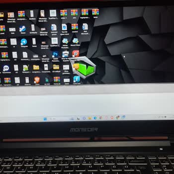 Monster A5 V16.7 Laptopun Ekranı Birden Gitti Yarısını Göremiyorum