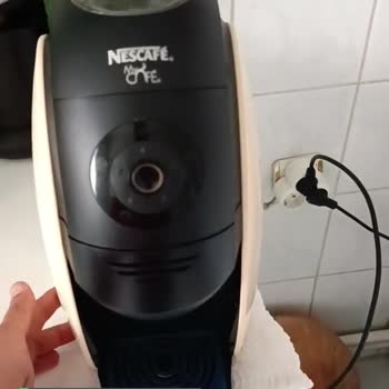 Nescafe Kahve Makinesi Çalışmıyor, Işıklar Devamlı Yanıp Sönüyor!