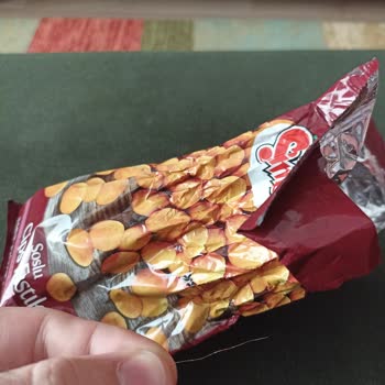 Simbat Soslu Fıstık İçerisinden Çıkan Saç