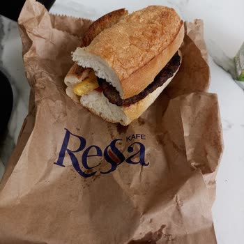 Ressa Cafe Hamburgerimsi Ekmek Arası