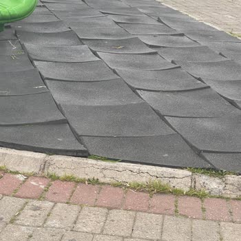İzmir Büyükşehir Belediyesi Selvili Parkı Parkeleri!