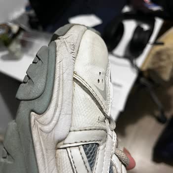 Skechers Üründe Oluşan Yırtık Ve Aşınmalar