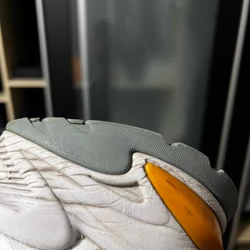 Skechers Üründe Oluşan Yırtık Ve Aşınmalar