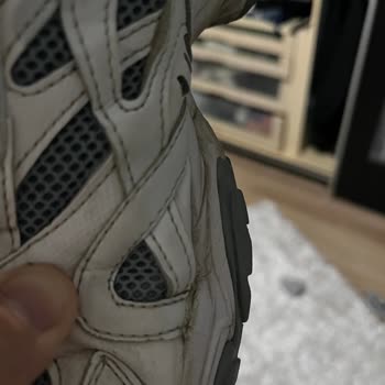 Skechers Üründe Oluşan Yırtık Ve Aşınmalar