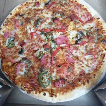 Domino's Pizza Fiyaskosu. Az Malzeme Çok Kibir