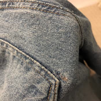 Mavi Kalitesiz Pantolonlar