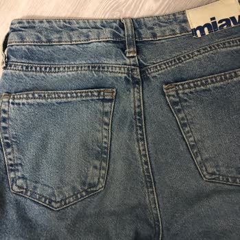 Mavi Kalitesiz Pantolonlar