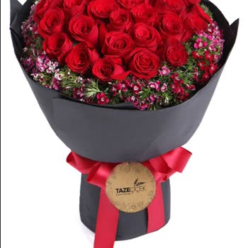 Taze Çiçek (tazecicek.com) Satılan Ürünle Gelen Ürün Farklı Ve Çürük Güller Konulmuş.