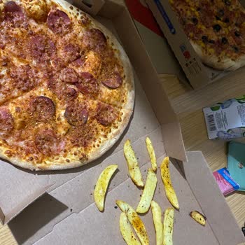 Domino's Pizza Soğuk Pizza Ve 9 Parça Patates Hayal Kırıklığı