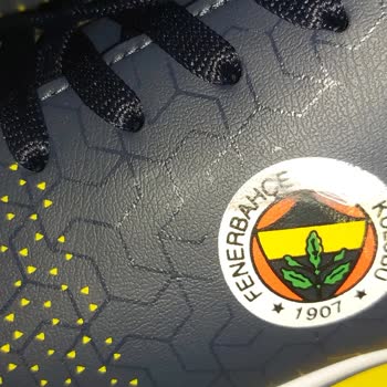 FLO Ayakkabı Ürün Defolu Ve Kimse İlgilenmiyor.