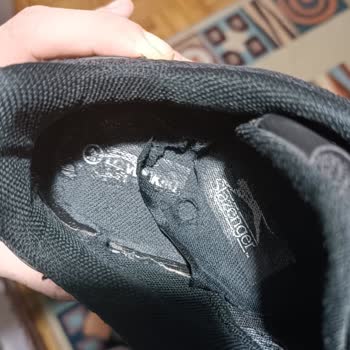 Slazenger Logosu Silinince Ortaya Çıkan Farklı Marka Logosu