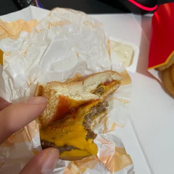 McDonald's In Vasıfsız Palyaço Çalışanları!