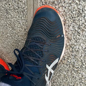 Asics Marka Ayakkabım Bir Yıl Dolmadan Yırtıldı