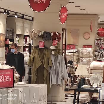 Madame Coco Eski Fiyatlı Ürünleri Kasaya Sor Diyen Harika Çalışanı