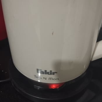 Fakir Ev Aletleri Çaycı Üstü Kırıldı