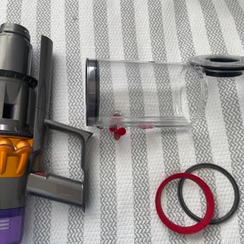 Dyson V15 Kırmızı Lastik