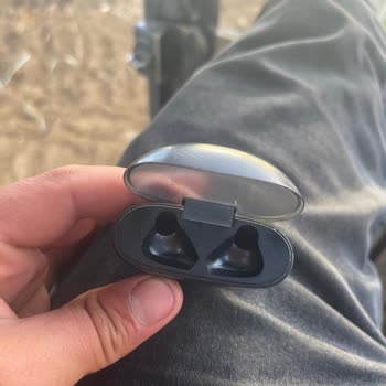 Oppo Kulaklıklar Yok Şarj Kutusu Var Elimde