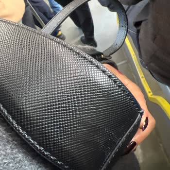 Guess Çanta Boya Atması