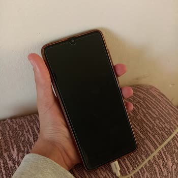 Samsung Telefon Galaxy A70 Şarjda Takılı Ancak Açılmıyor