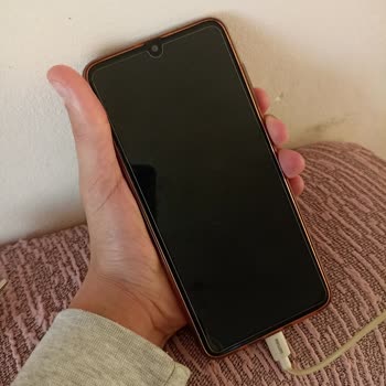 Samsung Telefon Galaxy A70 Şarjda Takılı Ancak Açılmıyor