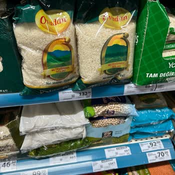 A101 Ovadan Pirinç İçerisinde Gezintiye Çıkan Böcek