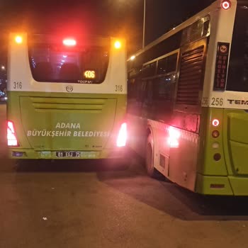 Adana Büyükşehir Belediyesi Belediye Otobüslerinin Otobüs Durağını Kapatması