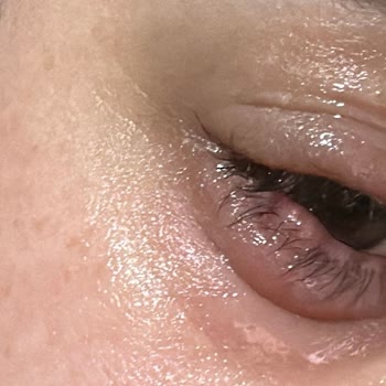 Maybelline Sky Maskara Gözümü Mahvetti!