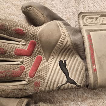 Puma Kaleci Eldiveni Deforme Oluşu