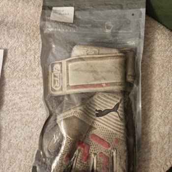 Puma Kaleci Eldiveni Deforme Oluşu