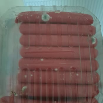 Keskinoğlu Sosis Son Kullanım Tarihi Geçmeden Paket İçinde Küflenmiş