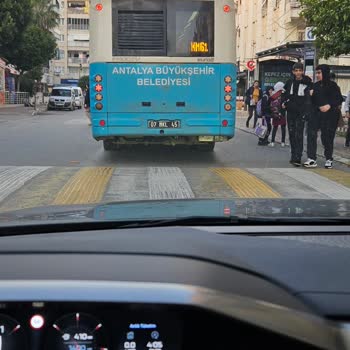 Antalya Büyükşehir Belediyesi Otobüs Şoförleri Artık Delirtiyor