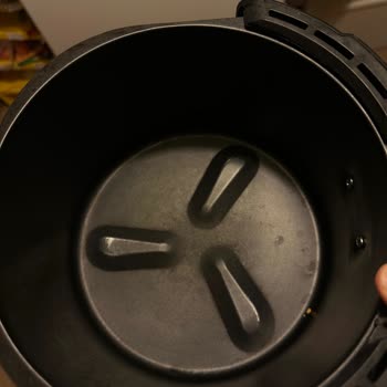 Kumtel Airfryer'ın İç Yüzeyi Soyuldu