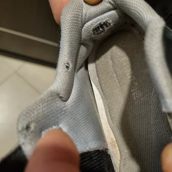 3 Ayda Parçalanan Hummel Ayakkabı