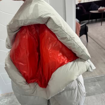 LUFİAN'dan Aldığım Montun Yakası Sarardı Ve Kuru Temizlemede Geçmedi