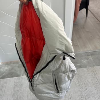 LUFİAN'dan Aldığım Montun Yakası Sarardı Ve Kuru Temizlemede Geçmedi