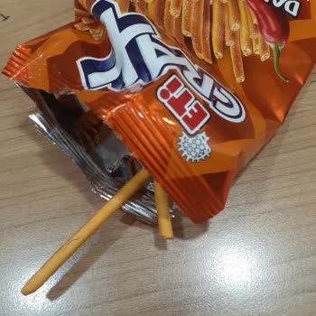 Eti Crax Çubuk Krakerin İçindeki Kıl Benzeri Madde