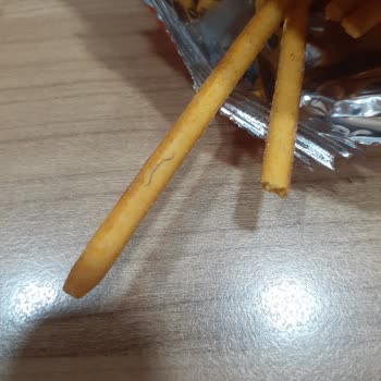 Eti Crax Çubuk Krakerin İçindeki Kıl Benzeri Madde