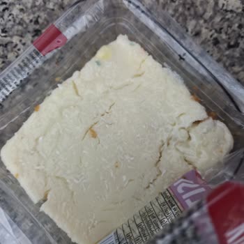 BİM Ve Son Kullanma Tarihi Gelmeden Bozulmuş Tatlıları...