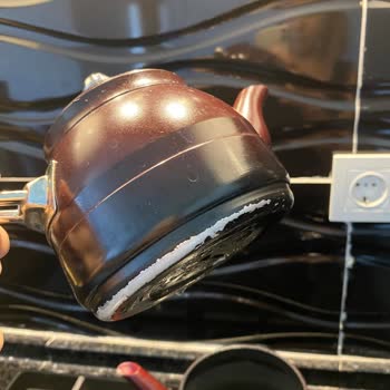 Madame Coco Aldığım Çaydanlığın Yüzeyi Dökülüyor