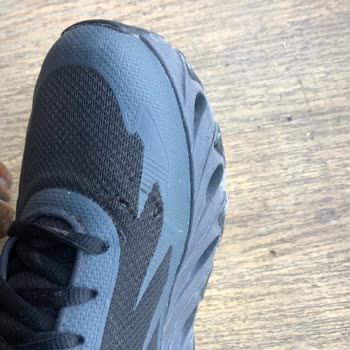 Yeni Aldığım Skechers Ayakkabıda Yırtılmalar