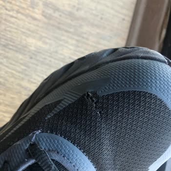 Yeni Aldığım Skechers Ayakkabıda Yırtılmalar