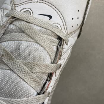 FLO Mağazasından Alınan Nike Spor Ayakkabı Yırtıldı. Orijinal Mi?!