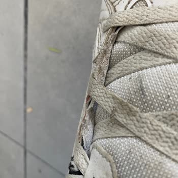 FLO Mağazasından Alınan Nike Spor Ayakkabı Yırtıldı. Orijinal Mi?!