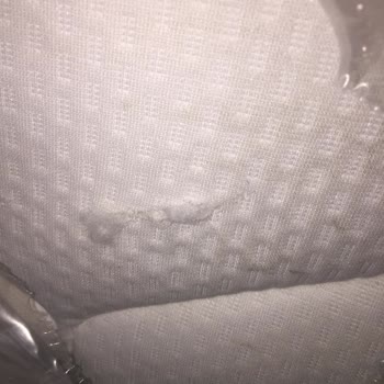 Yataş Yataklar Yırtık. Kirli