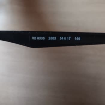 Luxottica Gözlüğün Sap Kısmı Küçük Küçük Parçalanmaya Başladı